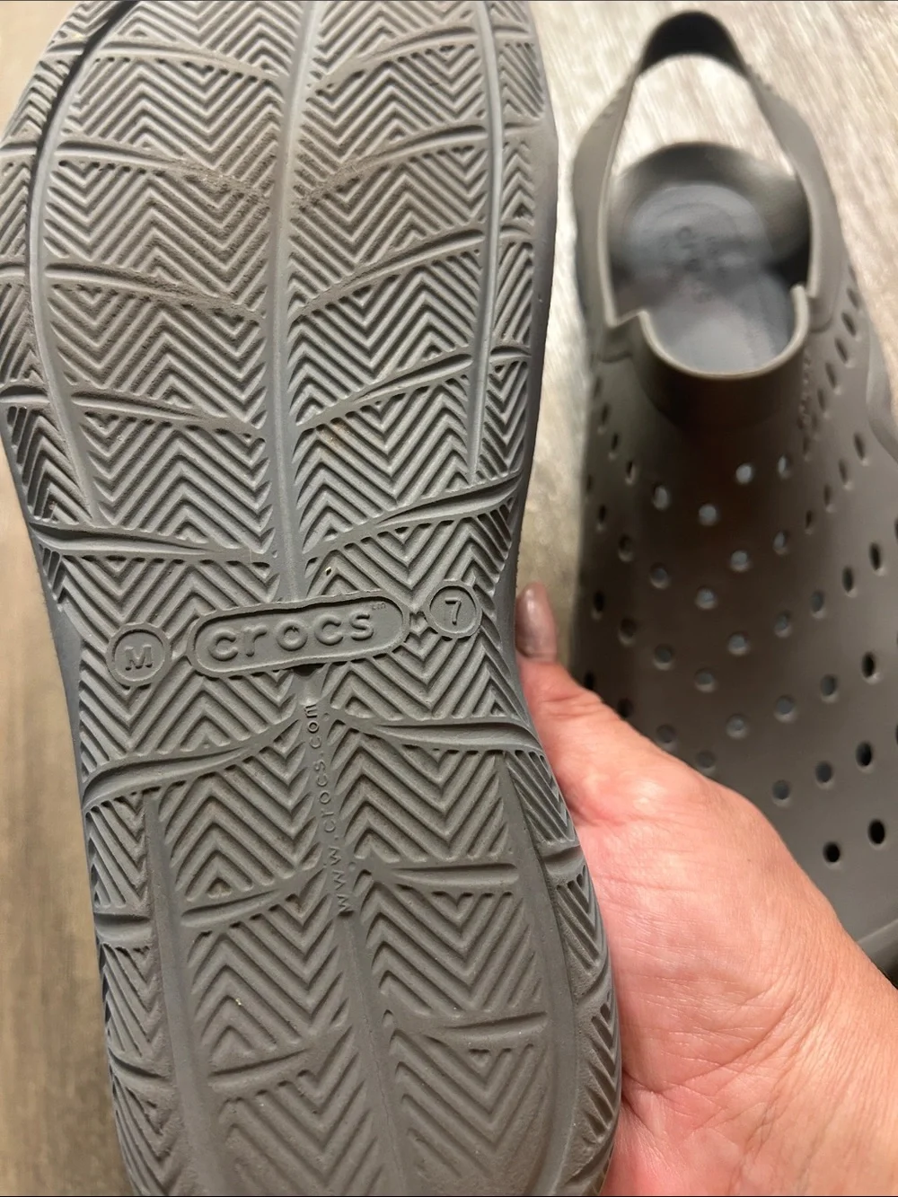 Crocs Swift water Wave Round Toe Sandals Grey for Man, Size 7.